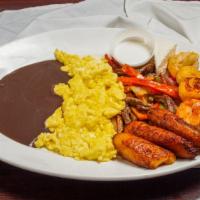 Desayuno Del Chef / Chef´S Breakfast · Carne y pollo salteados con pimientos, camarones asados, huevos revueltos. Acompañados con f...