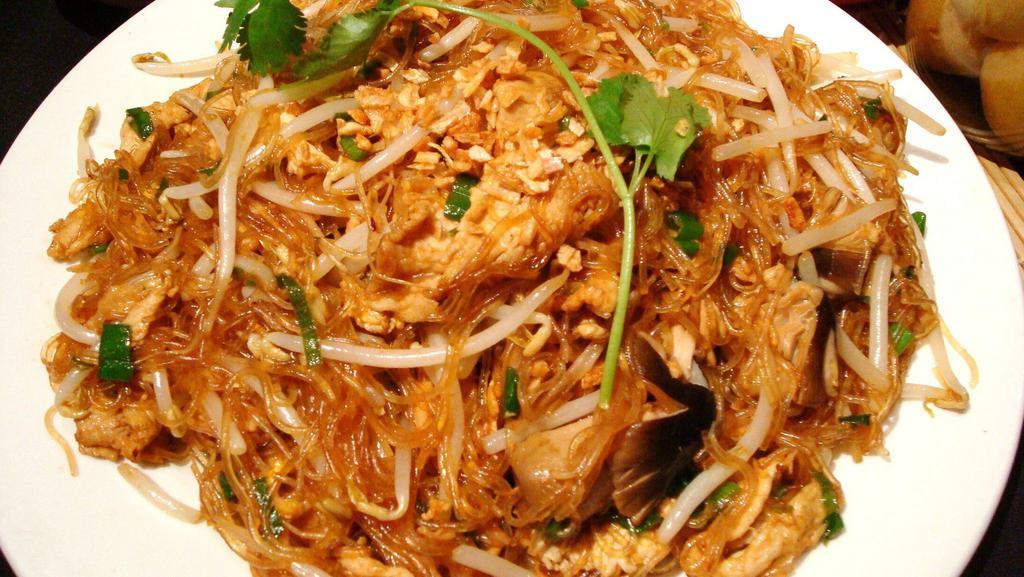 Mien Xao · Wok-tossed clear bean thread noodles with egg, bean sprouts, sliced chicken, egg and mushrooms.