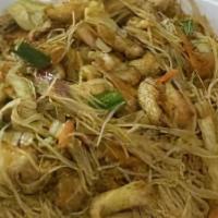 Singapore Rice Noodle · Hot and spicy. With beef, chicken and shrimp.