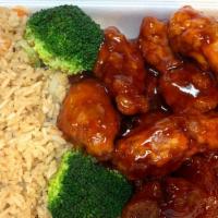 General Tso'S Chicken · Spicy. Served with fried rice and egg roll or white rice. / 附炒飯及雞蛋卷或白飯。