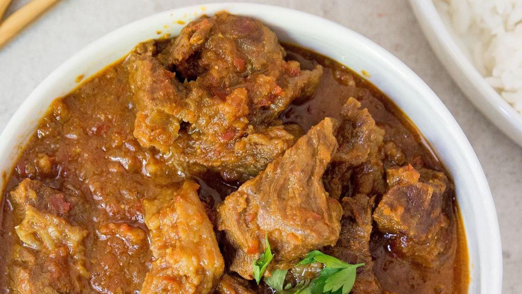 Lamb Vindaloo · Lamb cubes cooked with fresh ginger garlic and potato in a tomato and onion gravy.