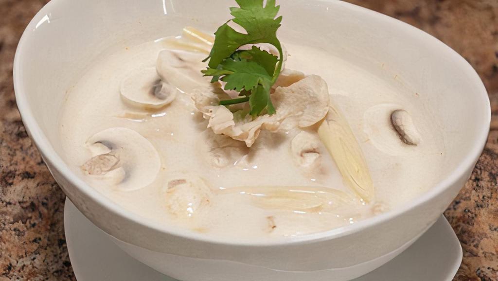 (S) Tom Kha Soup · Coconut soup with mushrooms