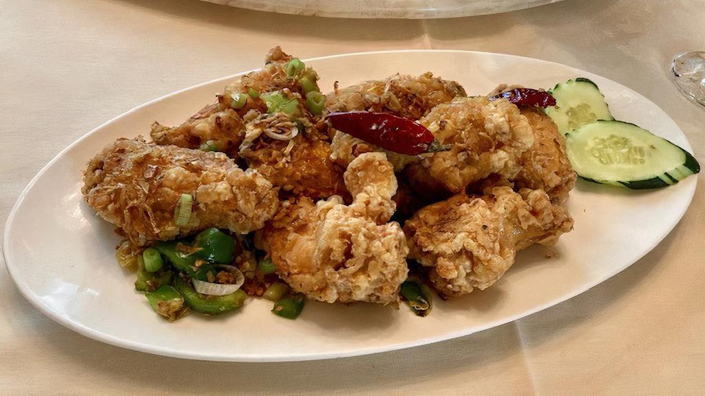 Crispy Chicken Wings With Garlic & Chili Pepper (8 Pc) · Hot.