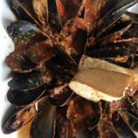 Mussels Marinara · Fresh mussels with linguine in marinara or white wine sauce.