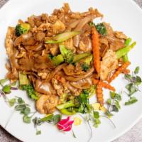 Pad See Lew · Stir fried flat rice noodles with egg, carrot and broccoli, Chinese broccoli.