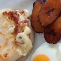 Desayuno Completo Con Pupusas · 2 cheese pupusas, eggs, plátanos fritos y crema