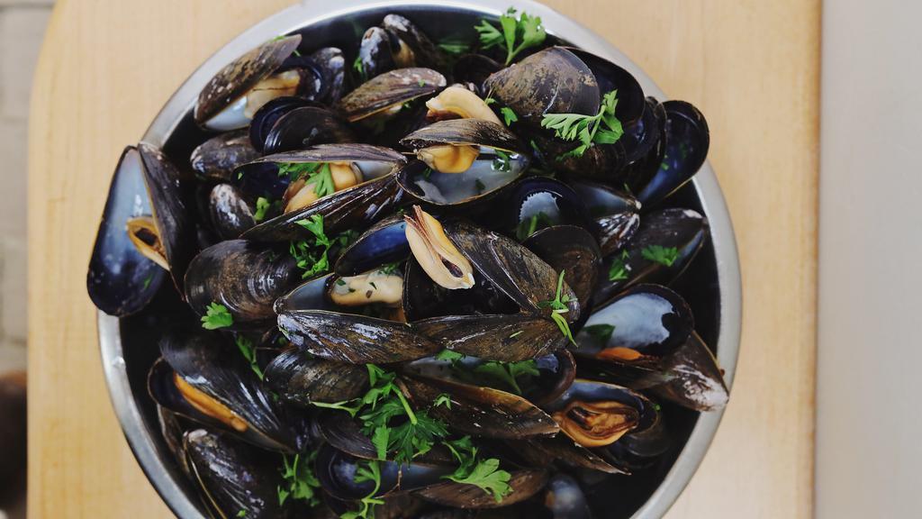 Mussels Forte Dei Marmi · A popular favorite - mussels in garlic, white wine and olive oil