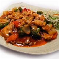 Hunan Chicken (후난치킨) · Chicken and vegetables in spicy brown Hunan sauce with steamed white rice.
