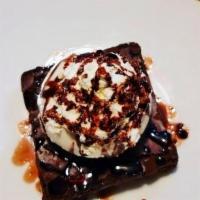 Brownie · vanilla ice cream, whipped cream, chocolate sauce