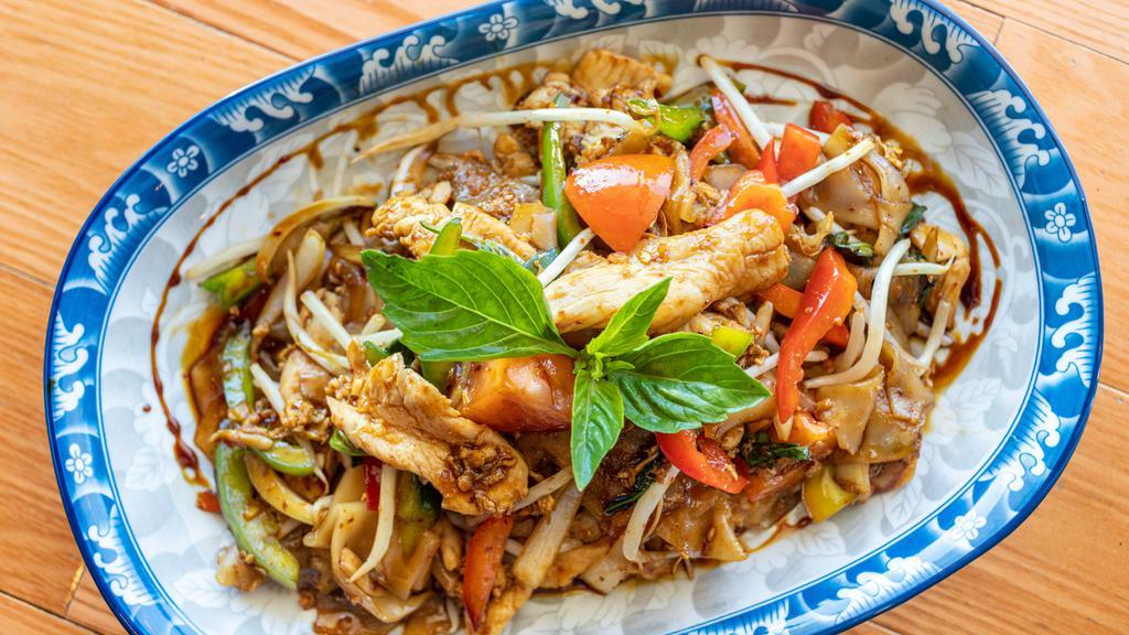 Drunken Noodle · Spicy, Vegetarian, Gluten-free.Stir-fried broad flat rice noodles, onions, tomatoes, bell peppers, Thai basil & eggs in spicy chili sauce