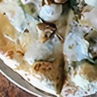 Alfano White Pizza · Chicken, baby spinach, basil, fresh buffalo mozzarella, olive oil and mozzarella cheese