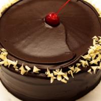 Wh Golden Layer · Four layers of yellow cake filled with whipped cream and chocolate pudding. Finished with Ch...