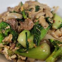 Pad See Ew · Flat rice noodle stir-fried with egg, broccoli, Chinese broccoli, Bok choy in brown sauce.