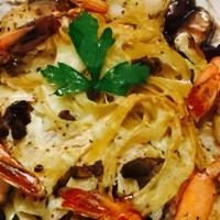 Eddie'S Cajun Pasta · Blackened crawfish and jumbo shrimp, andouille sausage, onion and bell pepper tossed with pe...