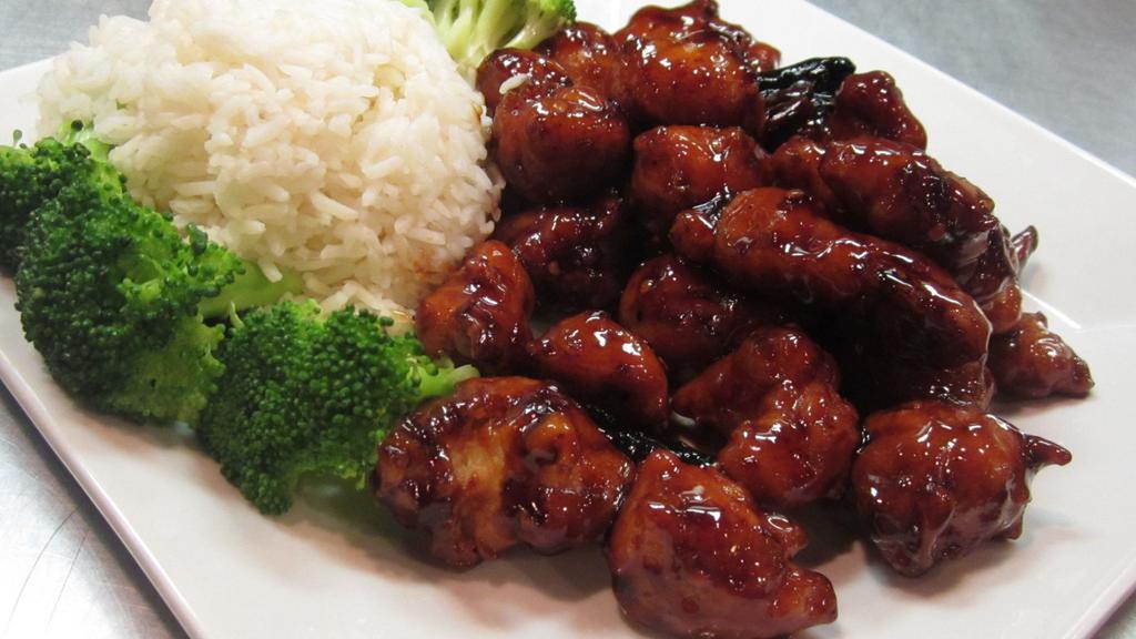General Tso · Steamed broccoli and peppered garlic brown sauce.