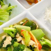 Combo Green Curry  · (Gluten free/Vegetarian available)  Chicken, beef or shrimps with coconut milk, bamboo shoot...