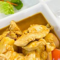 Combo Massaman Curry  · (Gluten free/Vegetarian available)   Chicken, beef or shrimps with coconut milk, tomato, oni...