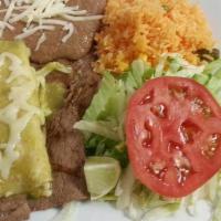 El Tampiqueño · Bistec acompañado con enchilada. / Steak with enchilada.