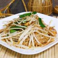 Pad Thai · (Gluten-free) Stir fried thin rice noodle with your choice of protein, bean sprouts, and gre...