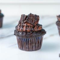 Brownie · Chocolate cake, topped with chocolate fudge icing and yummy brownie chunks, drizzled with mi...