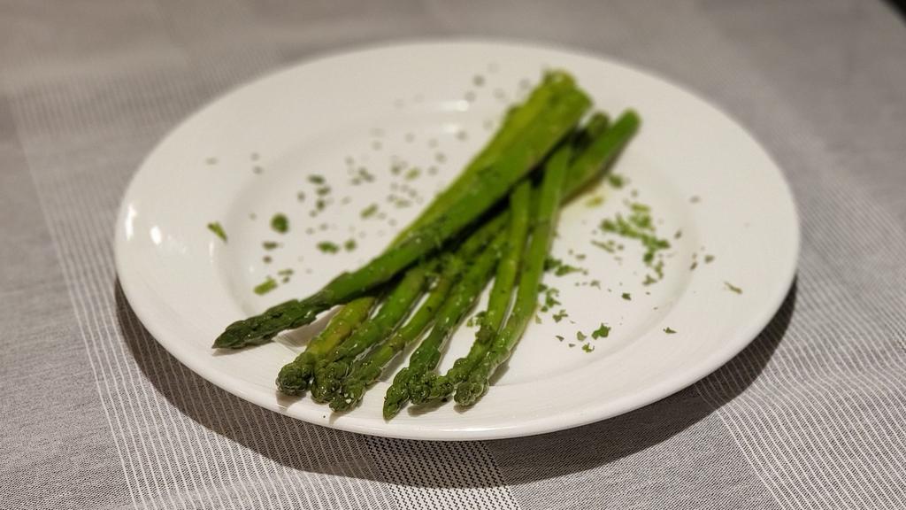 Grilled Asparagus · Vegan, gluten-free.