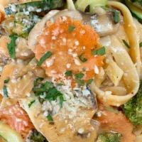 Fettuccine Primavera · Fettuccine pasta, broccoli, mushrooms, carrots and zucchini in pink cream sauce