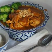 Gai Peanut · White meat chicken cooked in peanut sauce served with steamed broccoli.