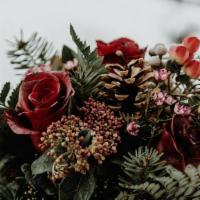 Sol Holiday · Winter arrangement in a decorated jar