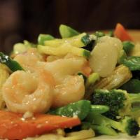 Lake Tung Ting Shrimp · Giant shrimp marinated with broccoli, bamboo shoots and mushrooms in white sauce. (lake tung...