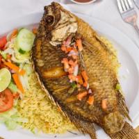 Pescado Frito (Fried Fish) · Salad, rice, refried beans y cheese.
