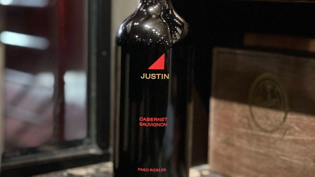 Justin Paso Robles 2018 · The finish is moderately long and fresh with lingering fruit, oak and baking spice framed by firm, balanced tannins