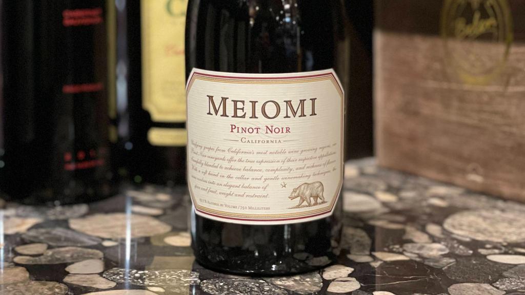Meiomi California 2019 · Lifted fruit aromas of bright strawberry and jammy fruit, mocha, and vanilla, along with toasty oak notes.