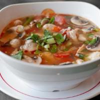 41) Tom Yum Noodle Soup (Gf) (V) * · rice nooddles, lemongrass, kaffir lime leaf, mushrooms, chili peppers, tomatoes, lime broth