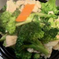 Steamed Chicken With Broccoli · 
