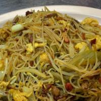 Stir Fried Rice Noodle With Curry / 星洲米粉 · Spicy, come with BBQ pork and Shrimp
