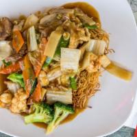 Combination Crispy Fried Noodle /本楼两面黄 · Vegetables with chicken beef and shrimp