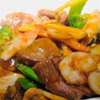 Happy Family 全家福 · BBQ pork chicken, beef shrimp, and scallop sautéed with assorted vegetables in chief's speci...