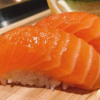 Nigiri - Salmon (2 Pcs) · 