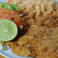 Milaneza De Pollo · Fried chicken with side of rice and salad