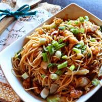 Chicken Chowmein Noodles · Chowmein noodles, shallots, carrots & green peppers stir fried hakka-style in a wok with red...