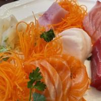 Sashimi Regular · 16 pieces of sashimi.