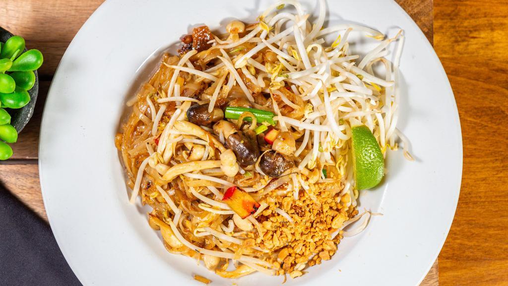 Pad Thai · Stir fried thin rice noodle with egg, tofu, beansprout, scallion, peanut