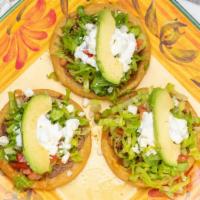 Sopes (3) / Sopes (3) · Orden con tres. / Order with three.