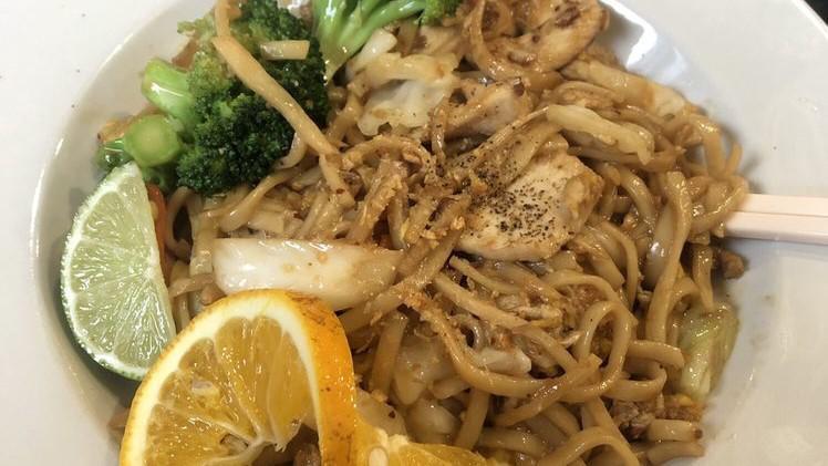 Thai Lo Mein** · Stir-fried Lo Mein noodle with choice of meat, egg, carrot, cabbage, and broccoli, in special brown sauce.