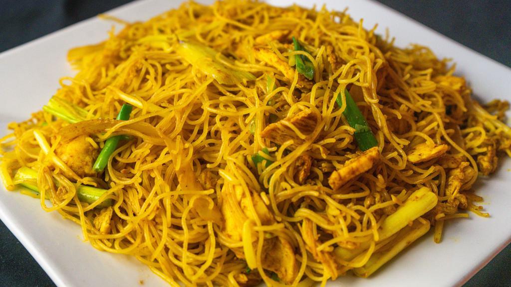 Singapore Noodle · Vermicelli noodles, egg, bean sprouts, yellow & green onions. curry flavor.