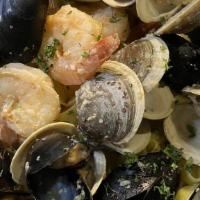 Fettuccine Ai Frutti Di Mare · Clams, mussels, shrimp, white wine, parsley, garlic.