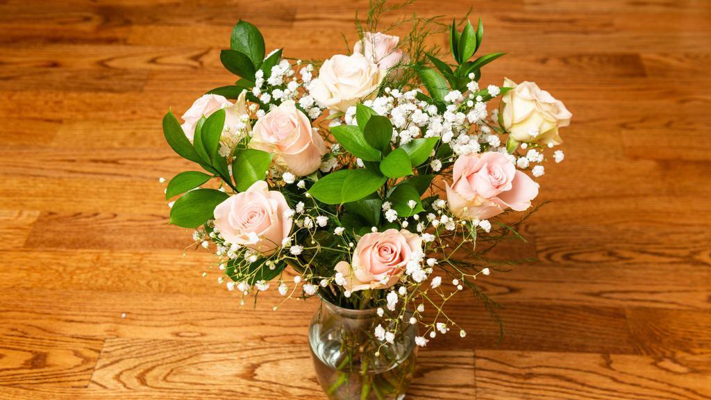 Dozen Roses In Vase  · 12 40 cm stem roses of the same color in a glass vase with greenery and baby's breath.