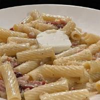 Penne Caprino · Smoked bacon, sundried tomatoes & goat cheese in alfredo sauce.