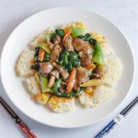 Pan Fried Rice Noodle Beef · Beef, white onion, bamboo, broccoli, baby corn, mushroom, bok choy, carrot