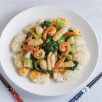 Pan Fried Rice Noodle Seafood · Shrimp, scallop, calamari, white onion, bamboo, broccoli, baby corn, mushroom, bok choy, car...